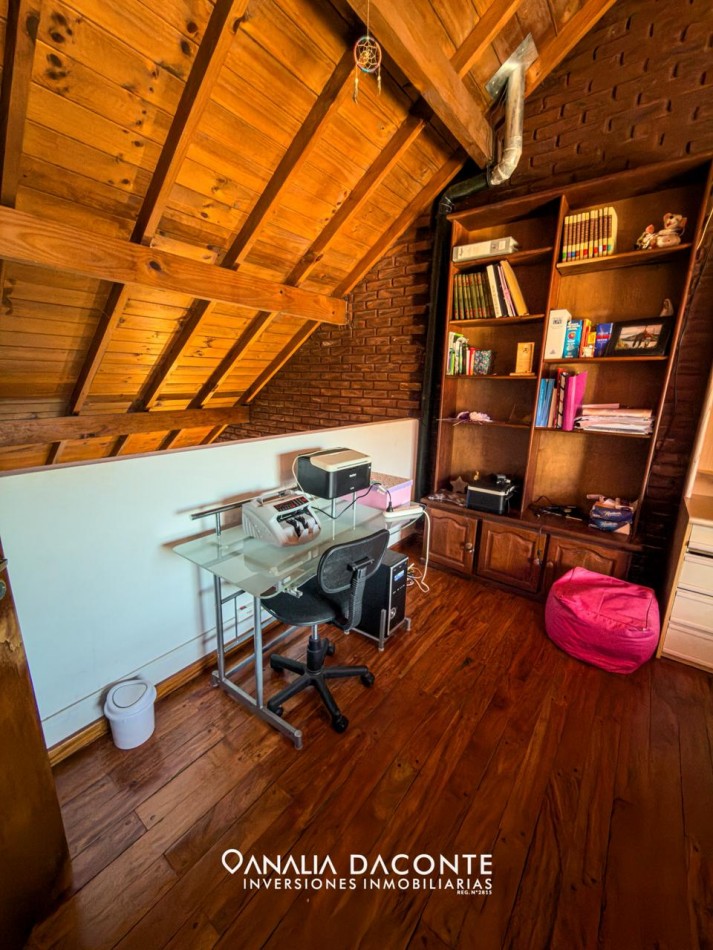 Amplio chalet con parque y garage. Parque Camet