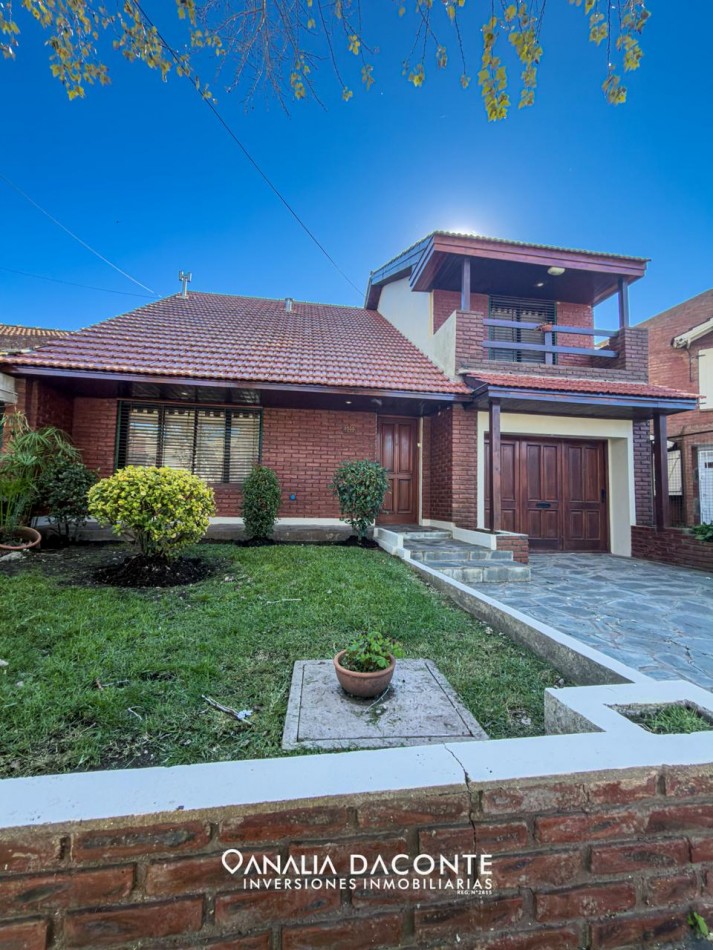 Amplio chalet con parque y garage. Parque Camet