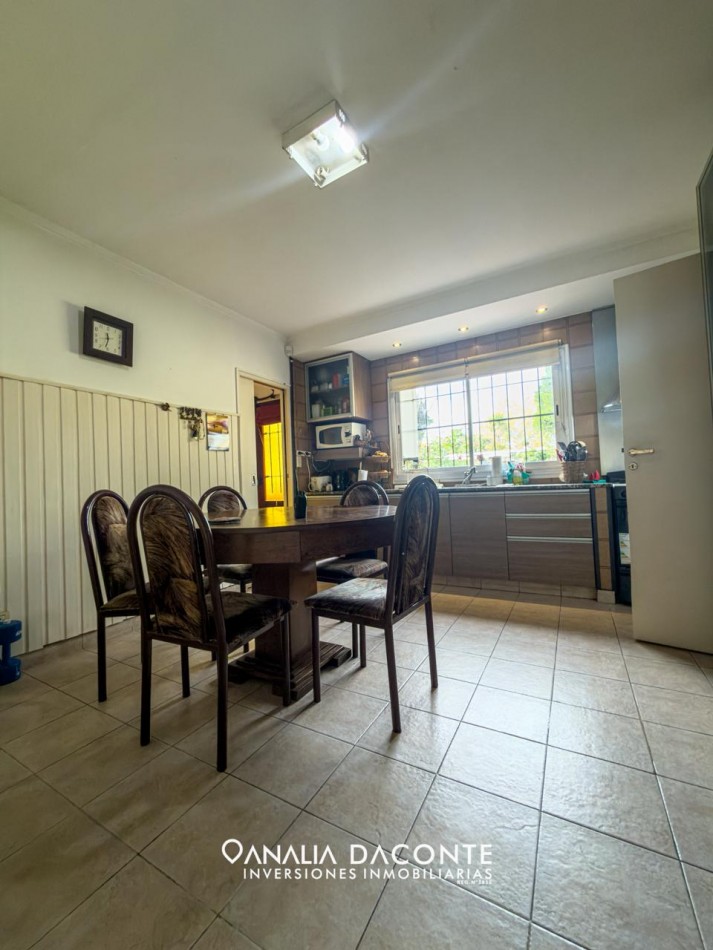 Chalet 5 amb con parque, garage y piscina. Parque Luro