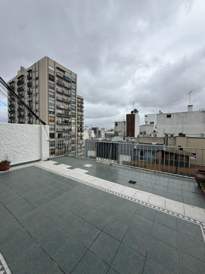 Depto 3 amb con gran terraza + dependencia y cochera. Plaza Colon