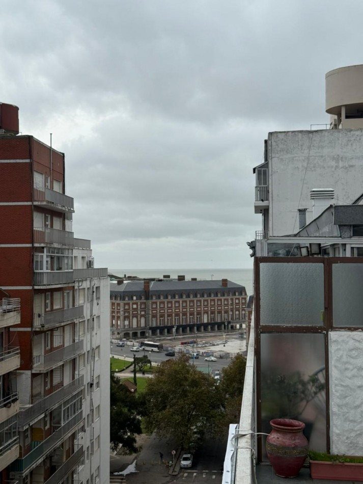 Depto 3 amb con gran terraza + dependencia y cochera. Plaza Colon