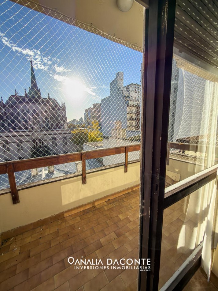 Luminoso departamento amoblado con balcon. Mitre 1800