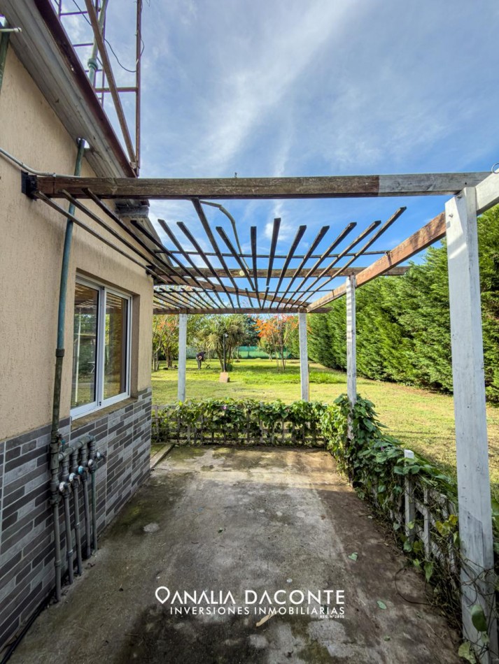 2 casas  en blocks con gran parque. Barrio El Sosiego