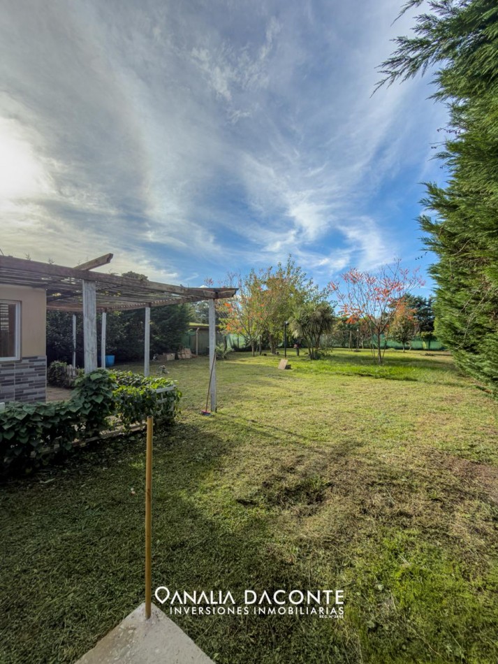 2 casas  en blocks con gran parque. Barrio El Sosiego