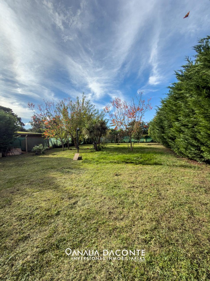 2 casas  en blocks con gran parque. Barrio El Sosiego