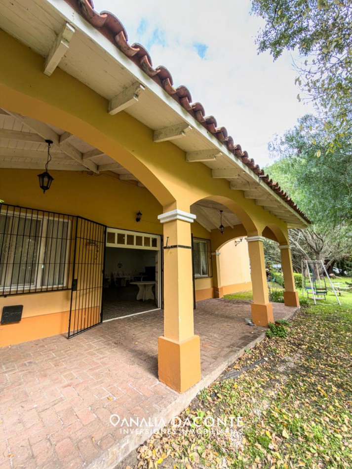 Propiedad estilo colonial. Barrio el Tejado