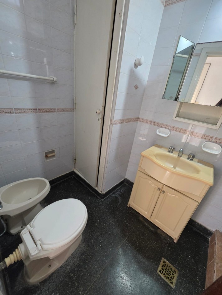 Chalet tradicional 3 ambientes a reciclar en La Perla