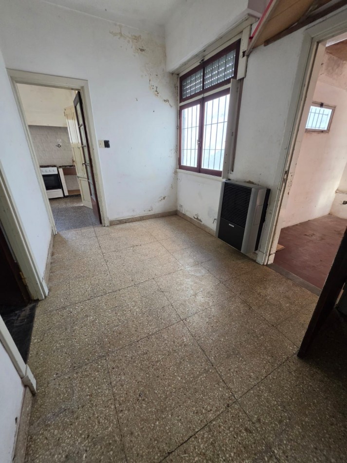 Chalet tradicional 3 ambientes a reciclar en La Perla