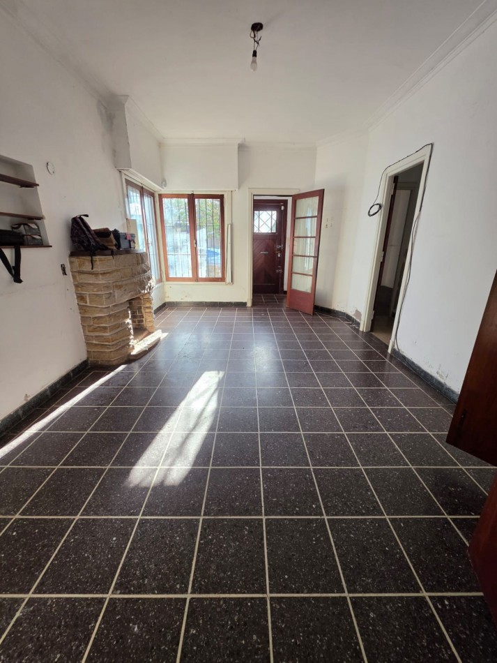 Chalet tradicional 3 ambientes a reciclar en La Perla