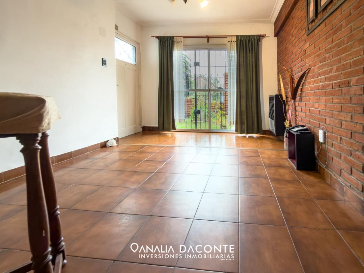 Impecable chalet sobre lote propio. Los Pinares