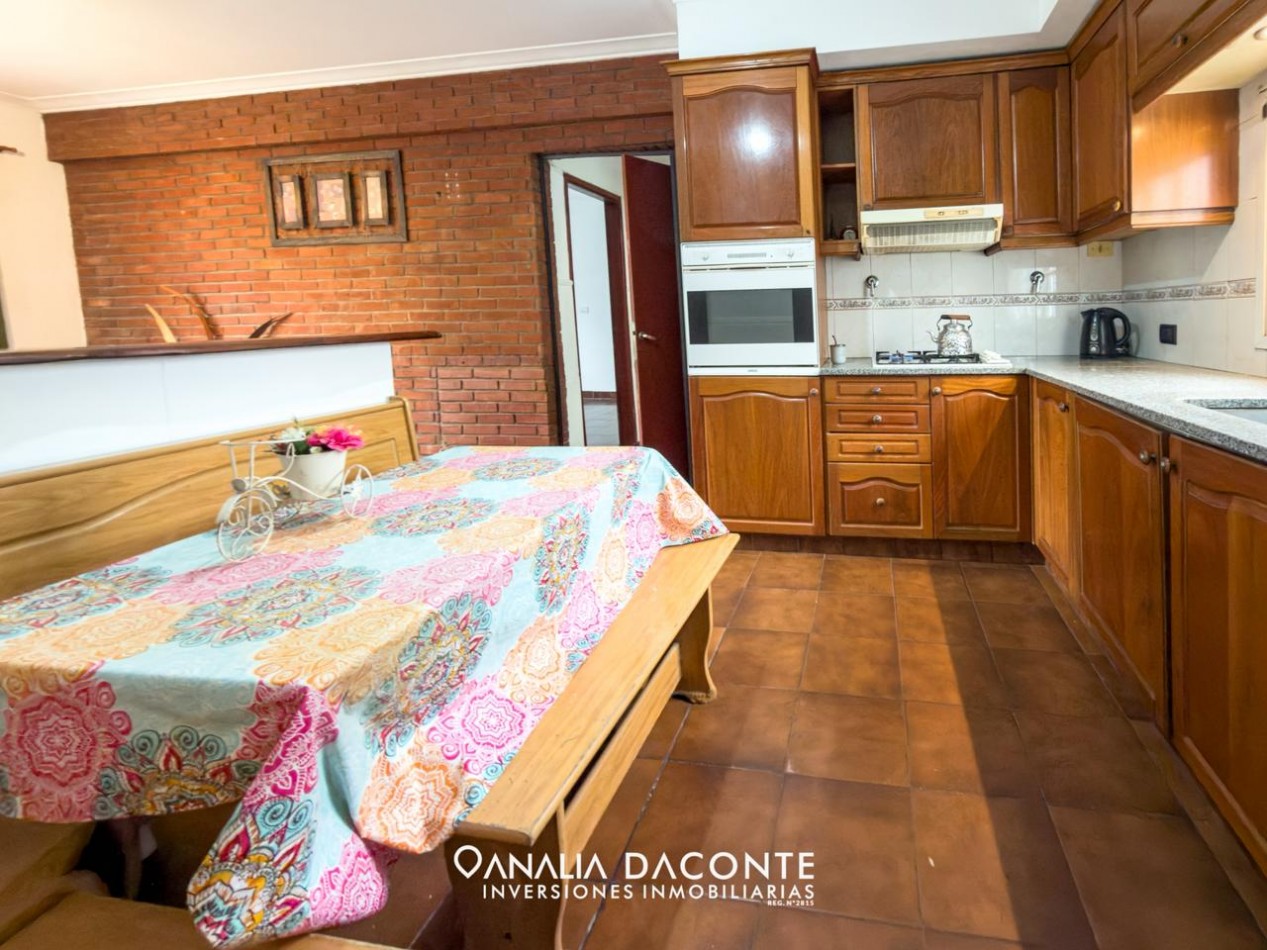 Impecable chalet sobre lote propio. Los Pinares