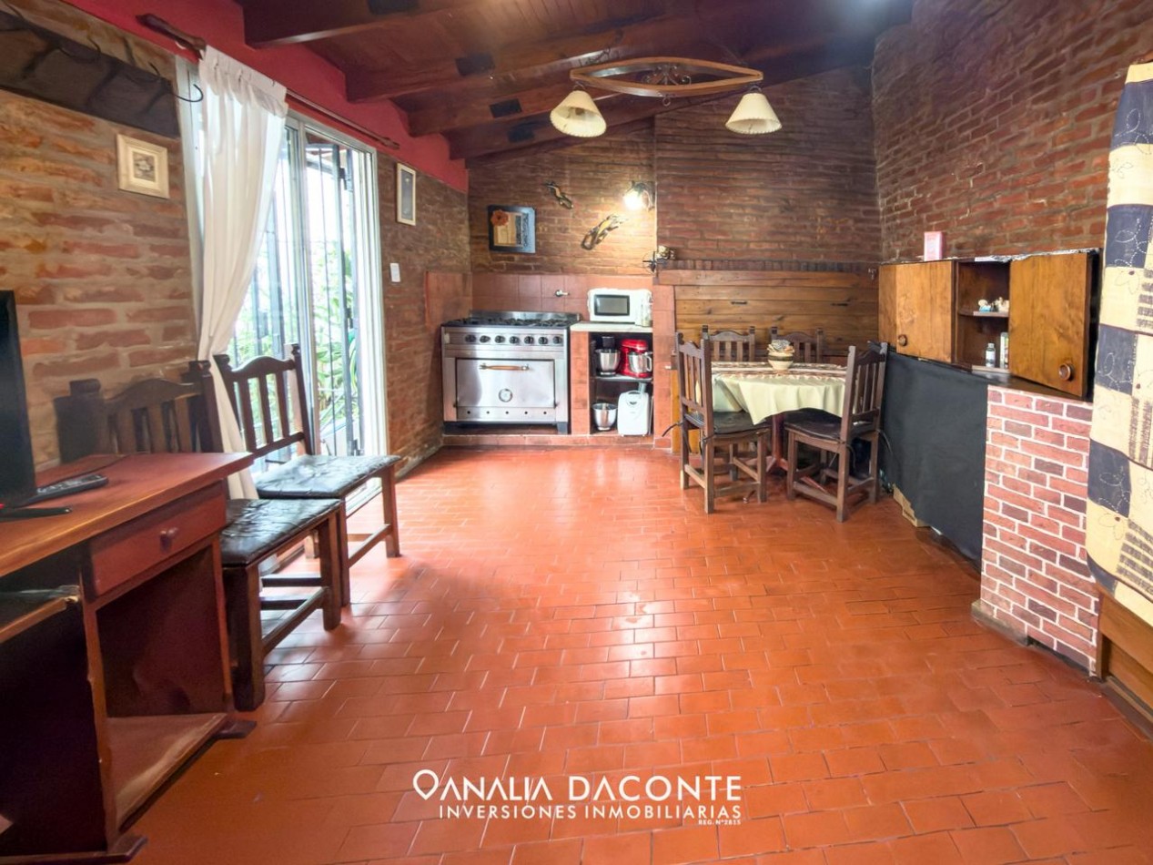 Impecable chalet sobre lote propio. Los Pinares