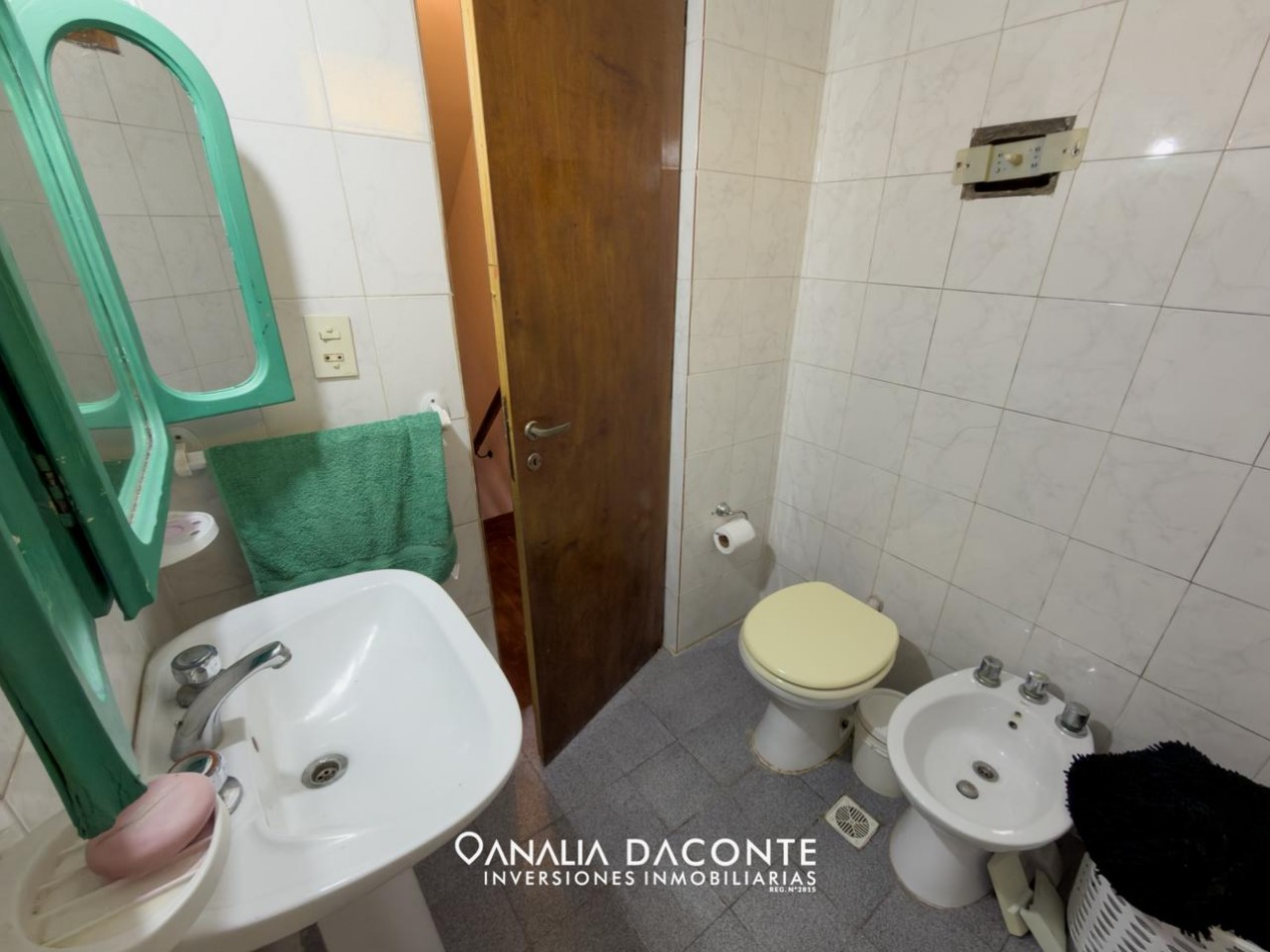 Chalet 4 amb con garage, quincho y jardin. Barrio Lopez de Gomara