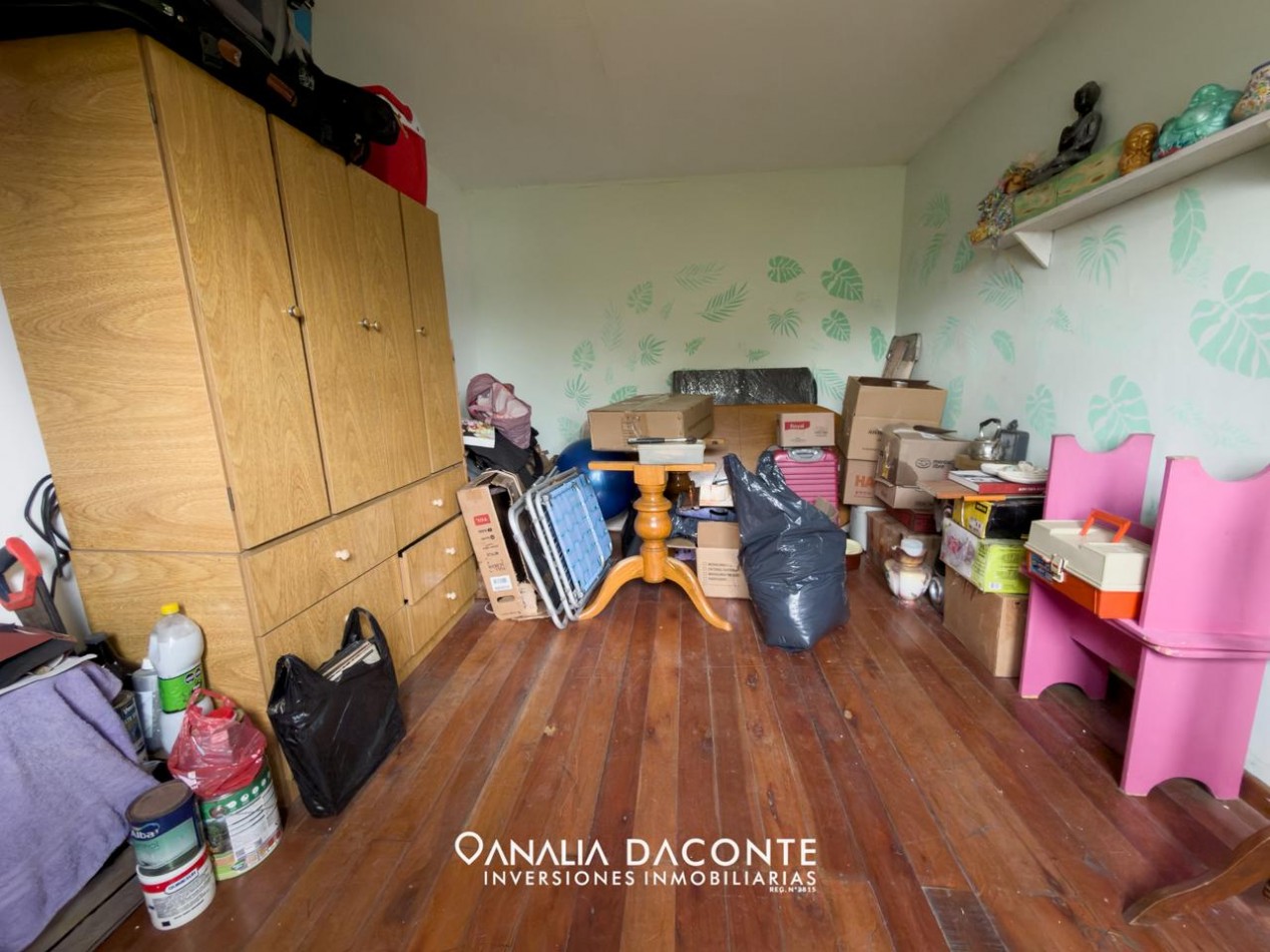 Chalet 4 amb con garage, quincho y jardin. Barrio Lopez de Gomara