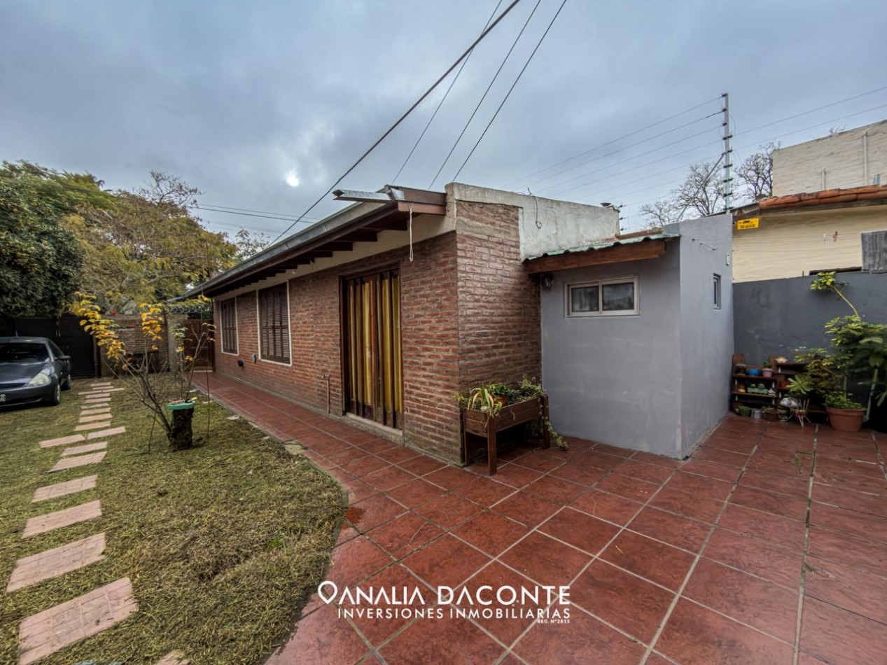 Chalet 4 amb con garage, quincho y jardin. Barrio Lopez de Gomara