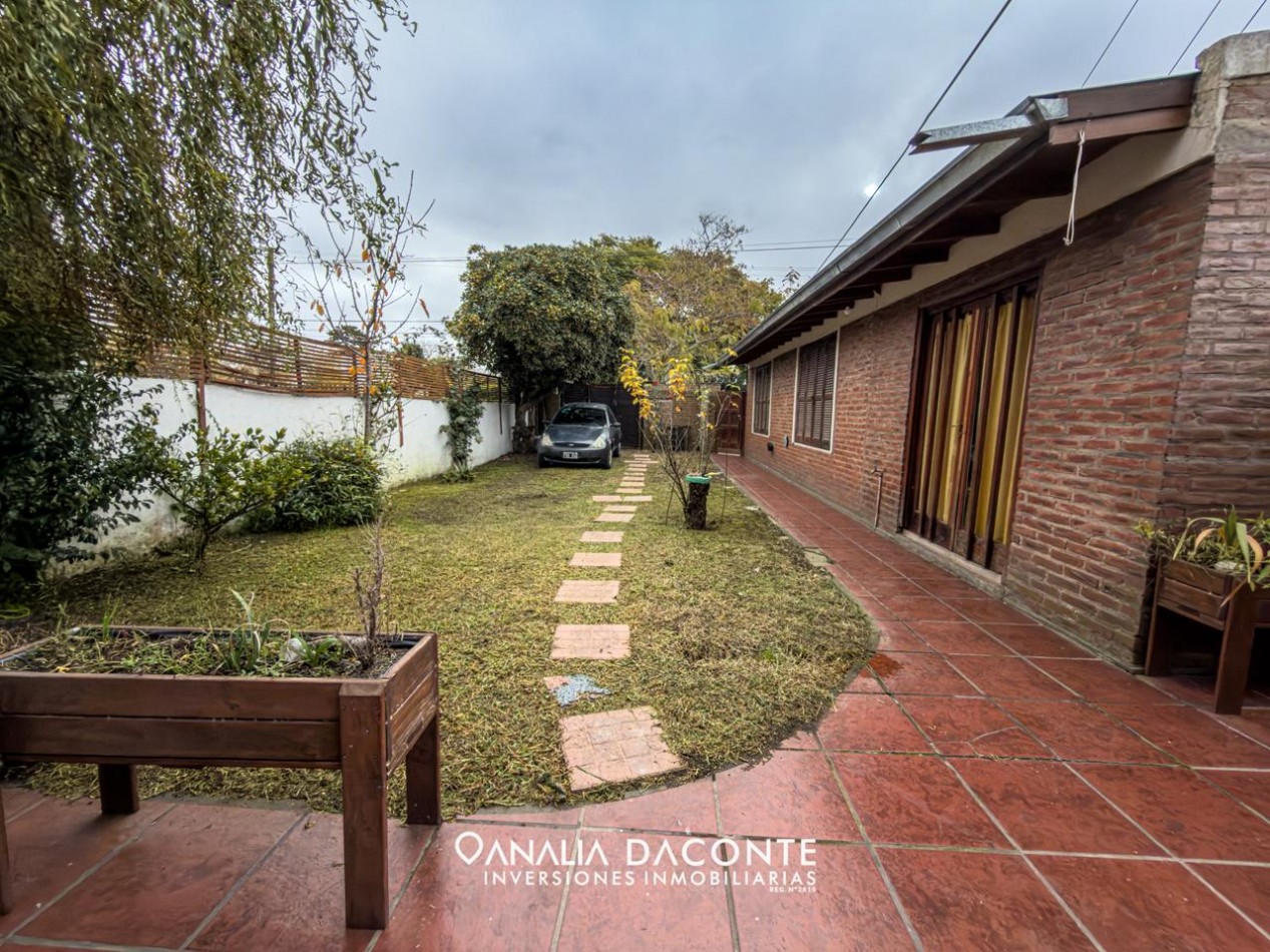 Chalet 4 amb con garage, quincho y jardin. Barrio Lopez de Gomara