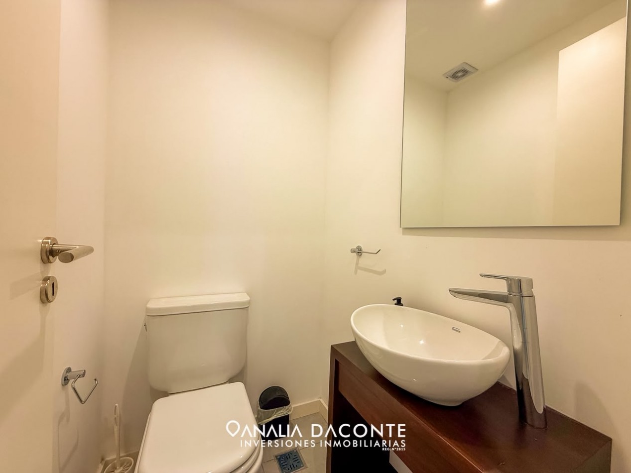 Exclusivo semipiso de 2 amb con vista al mar y cochera. La Perla