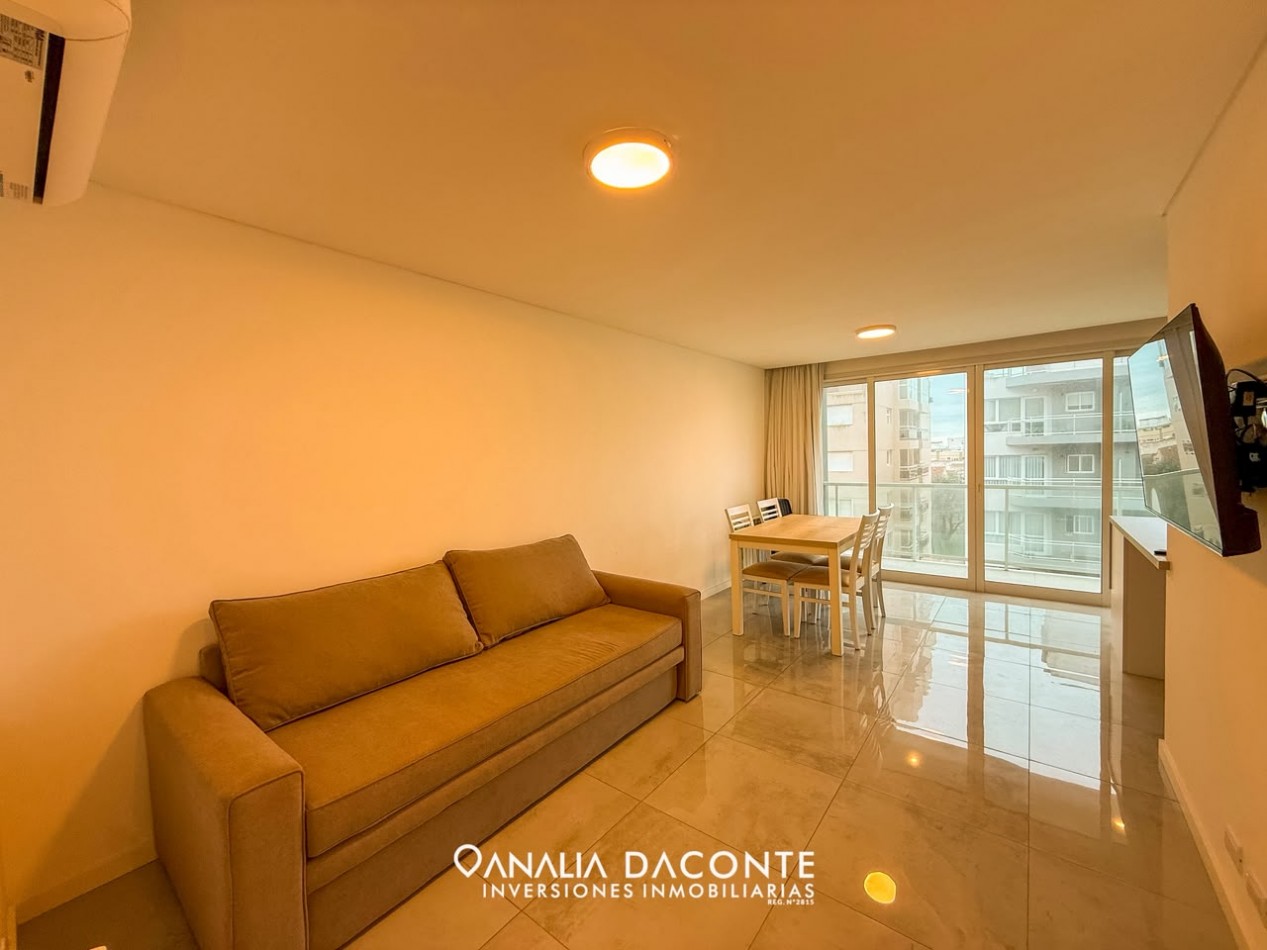Exclusivo semipiso de 2 amb con vista al mar y cochera. La Perla
