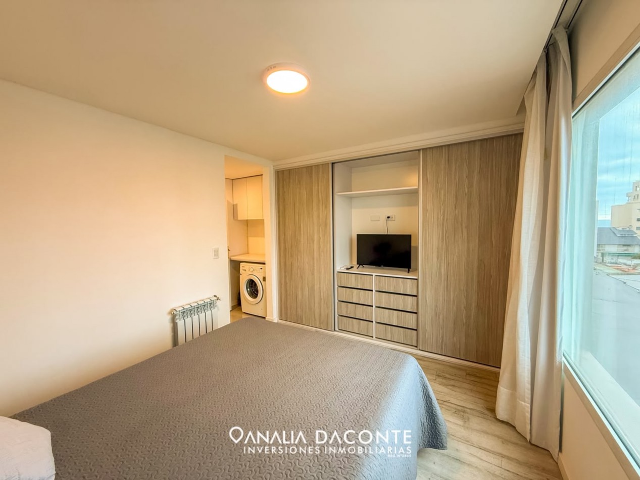 Exclusivo semipiso de 2 amb con vista al mar y cochera. La Perla
