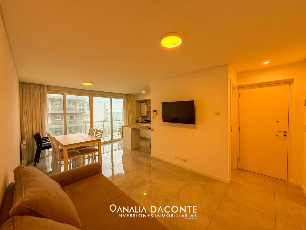 Exclusivo semipiso de 2 amb con vista al mar y cochera. La Perla