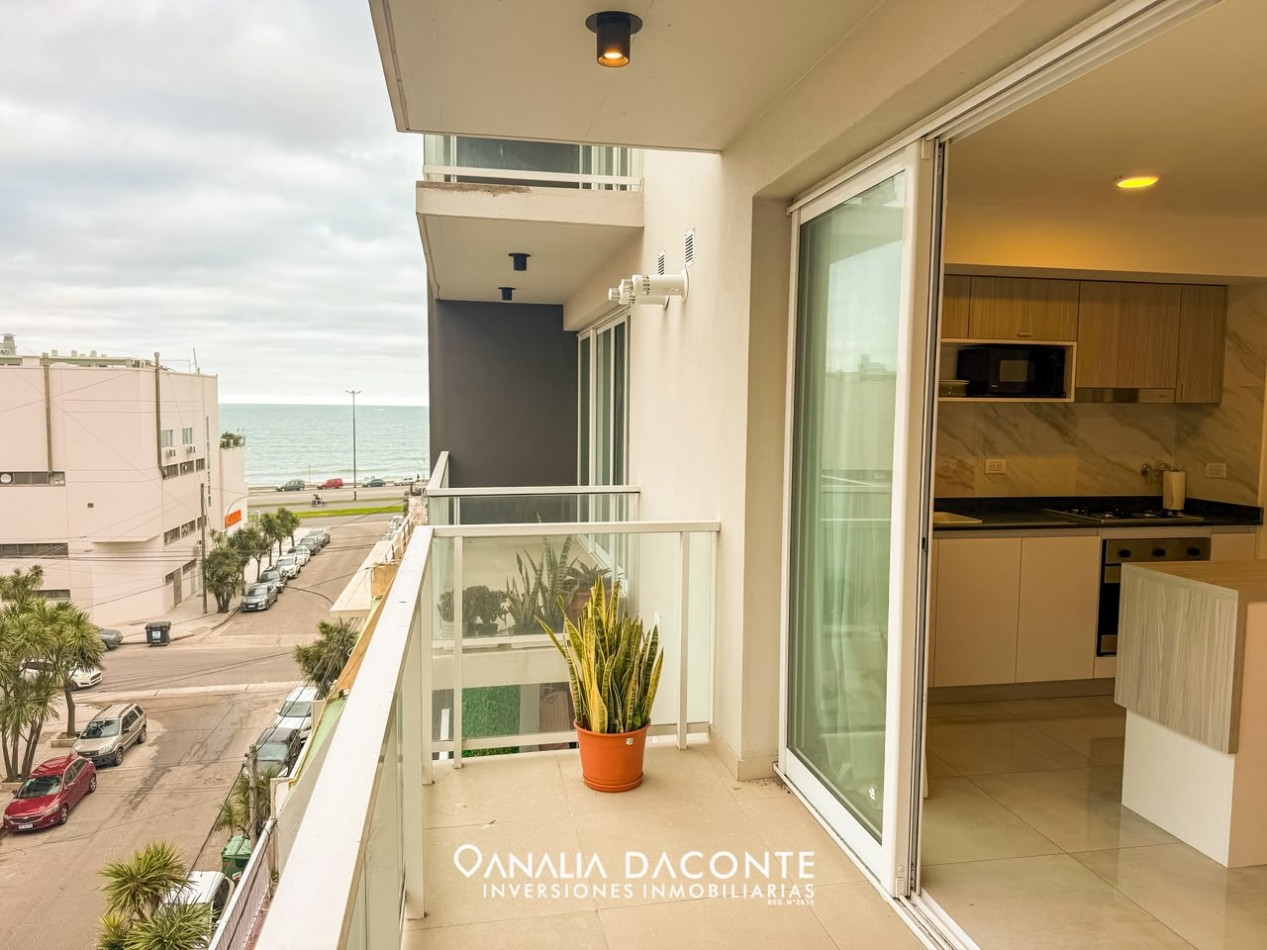 Exclusivo semipiso de 2 amb con vista al mar y cochera. La Perla