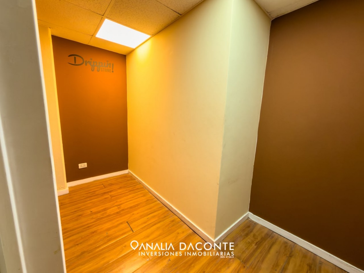 Local comercial en dos niveles. 80m2. La Perla