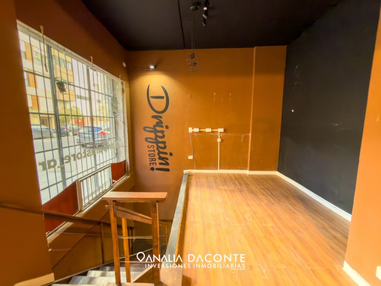 Local comercial en dos niveles. 80m2. La Perla