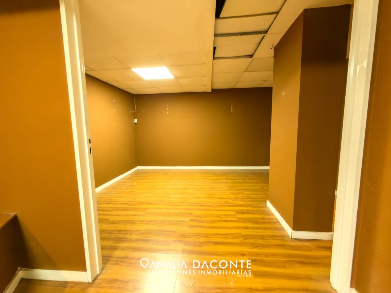 Local comercial en dos niveles. 80m2. La Perla