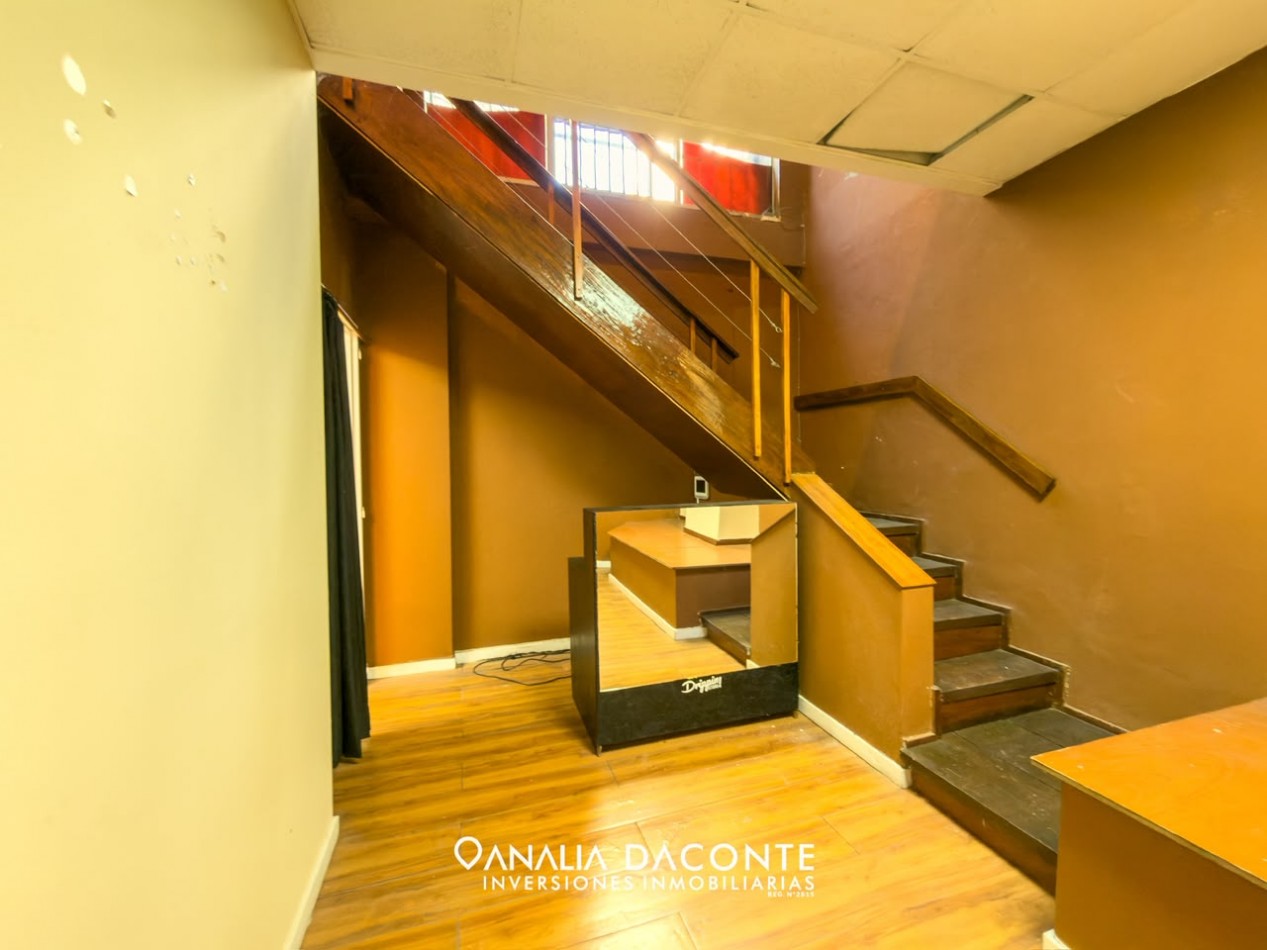 Local comercial en dos niveles. 80m2. La Perla