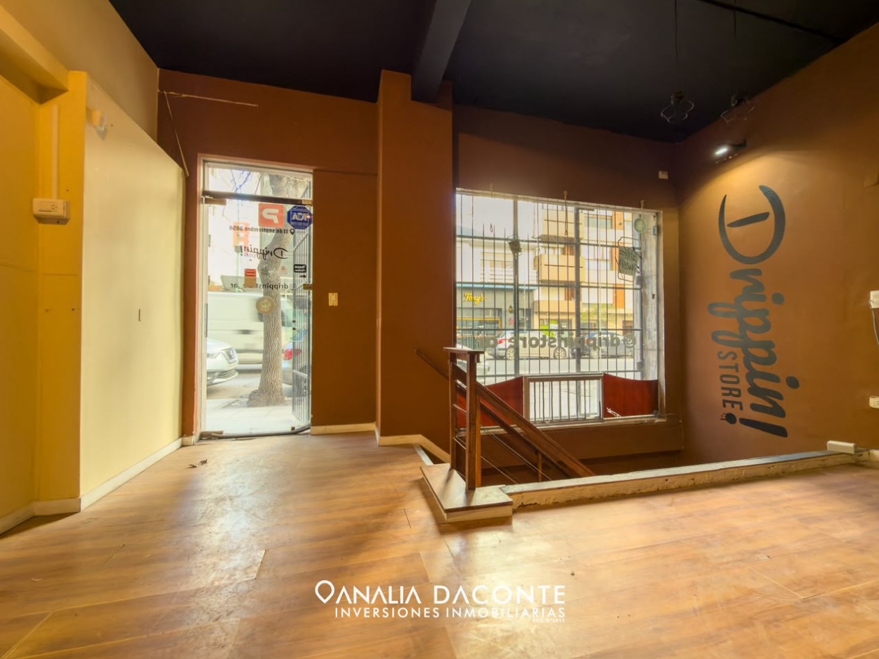 Local comercial en dos niveles. 80m2. La Perla