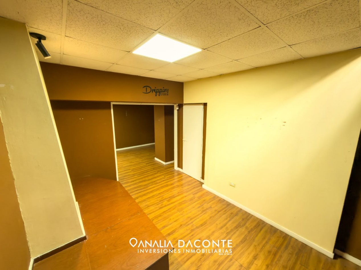 Local comercial en dos niveles. 80m2. La Perla