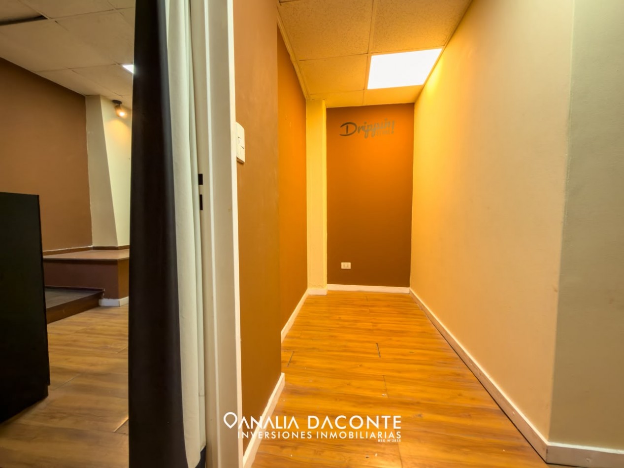 Local comercial en dos niveles. 80m2. La Perla
