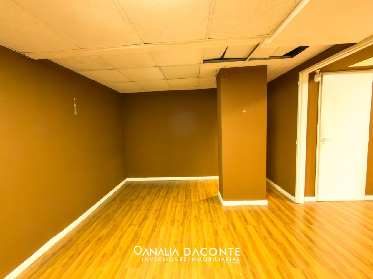 Local comercial en dos niveles. 80m2. La Perla