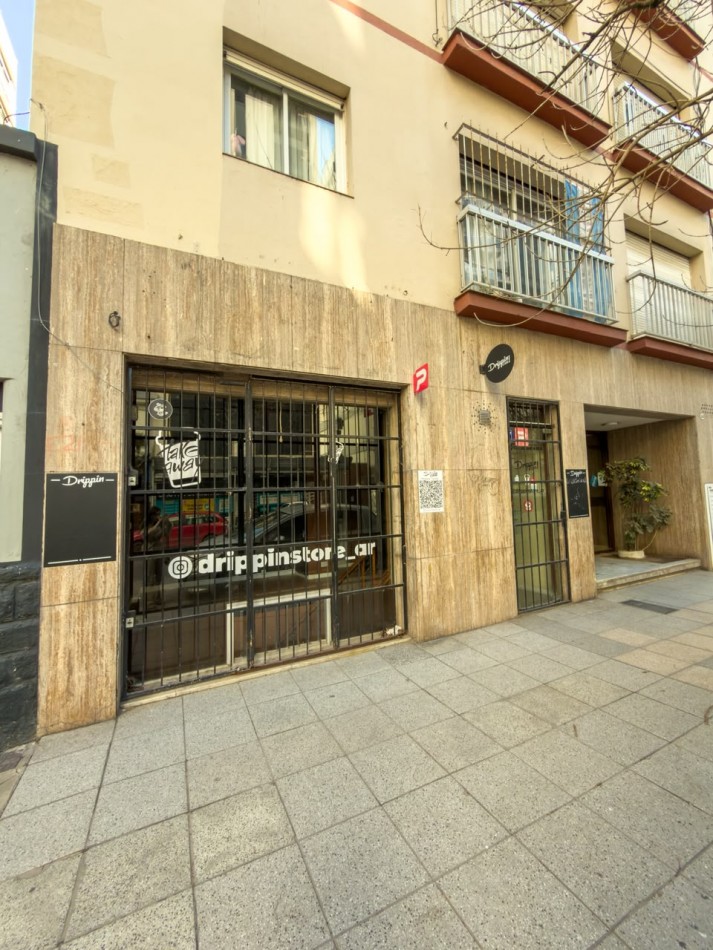 Local comercial en dos niveles. 80m2. La Perla