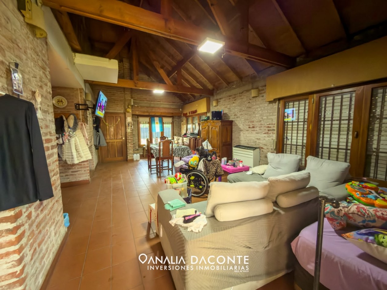 Chalet 5 amb con parque y cochera. Marcos Sastre al 2200