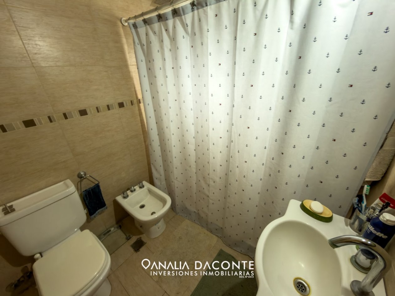 Moderno chalet 5 amb con gran parque y piscina. Barrio La Armonia