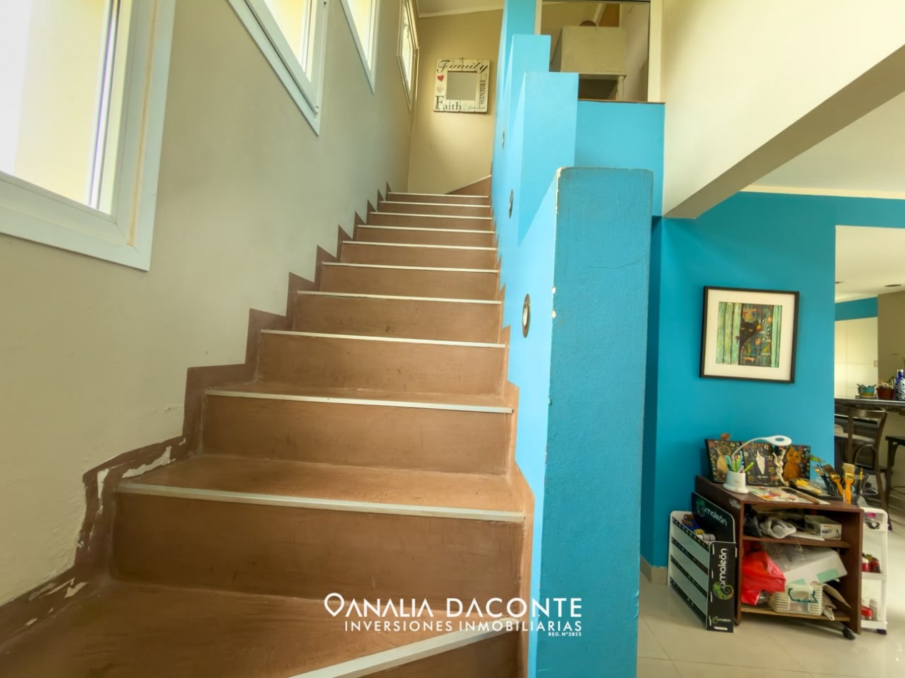 Moderno chalet 5 amb con gran parque y piscina. Barrio La Armonia