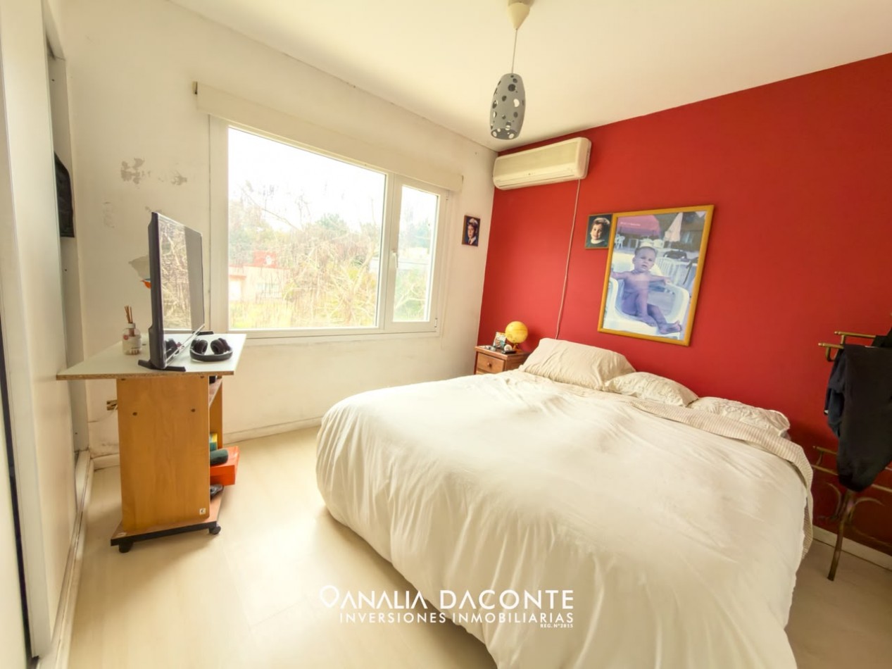 Moderno chalet 5 amb con gran parque y piscina. Barrio La Armonia