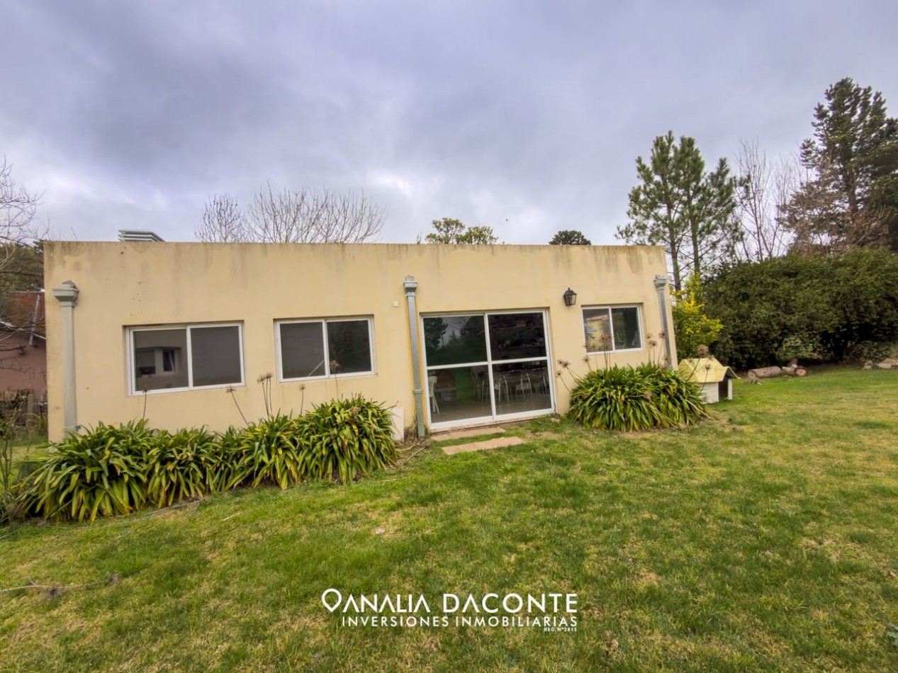Moderno chalet 5 amb con gran parque y piscina. Barrio La Armonia