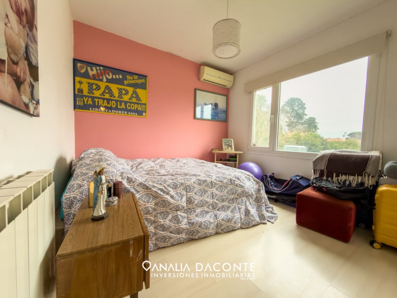 Moderno chalet 5 amb con gran parque y piscina. Barrio La Armonia