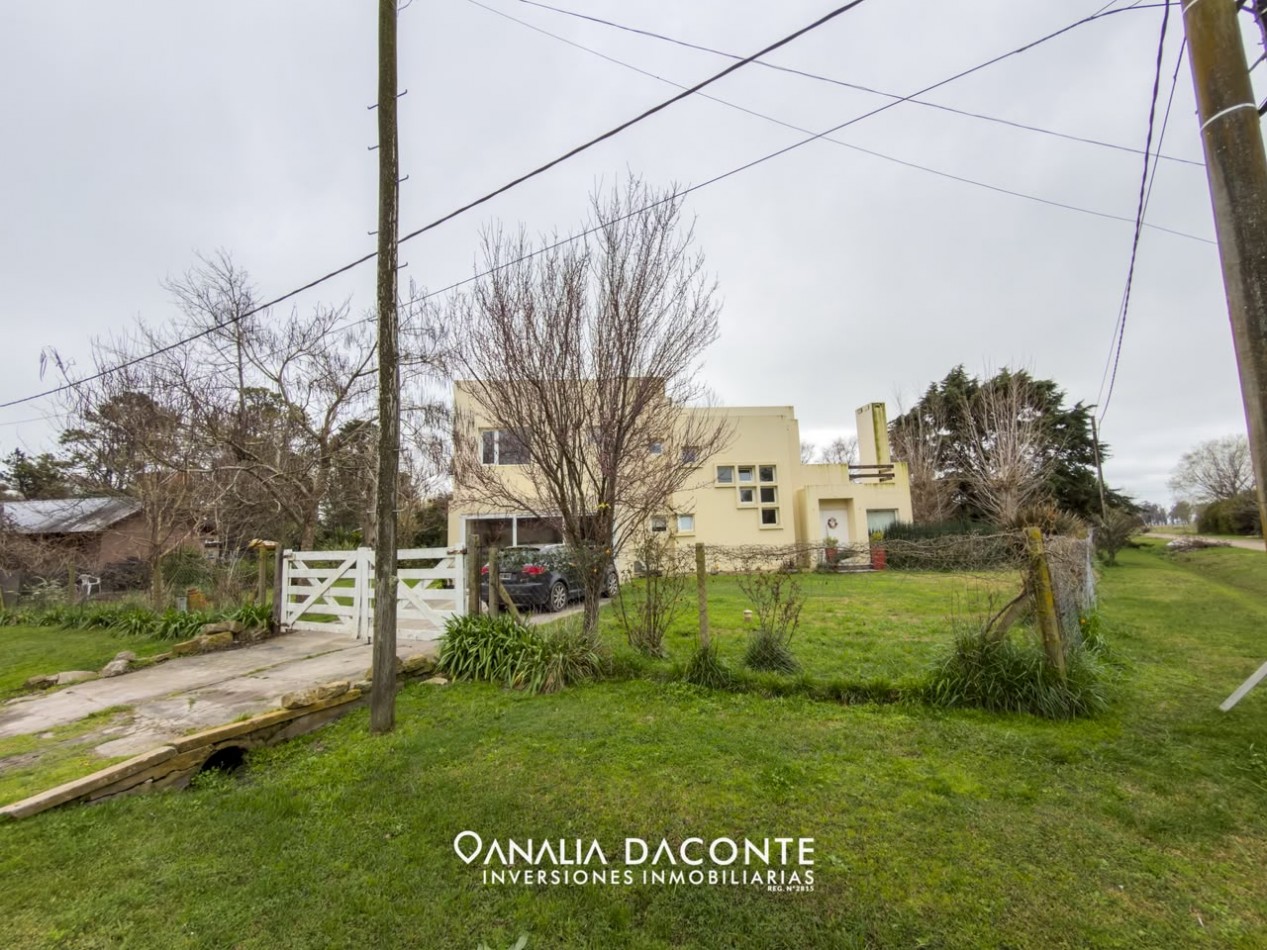 Moderno chalet 5 amb con gran parque y piscina. Barrio La Armonia
