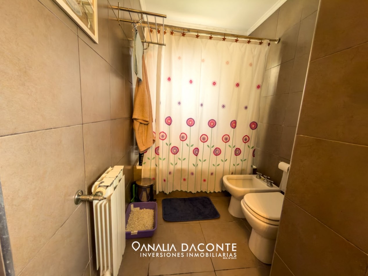 Moderno chalet 5 amb con gran parque y piscina. Barrio La Armonia