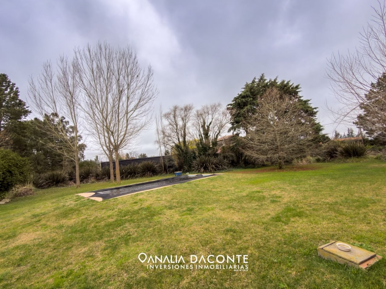 Moderno chalet 5 amb con gran parque y piscina. Barrio La Armonia