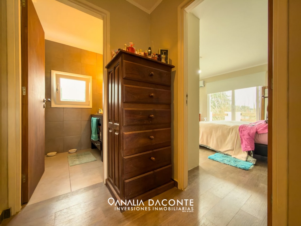 Moderno chalet 5 amb con gran parque y piscina. Barrio La Armonia
