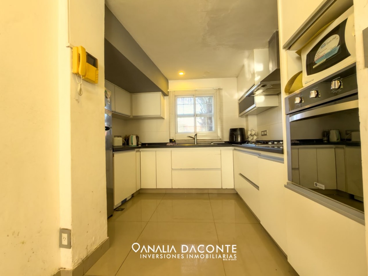 Gran chalet 5 amb con parque, piscina cubierta y garage. Barrio Constitucion