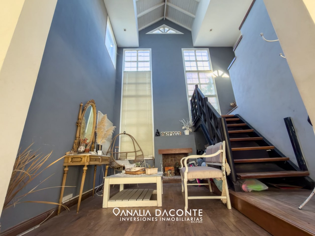 Gran chalet 5 amb con parque, piscina cubierta y garage. Barrio Constitucion