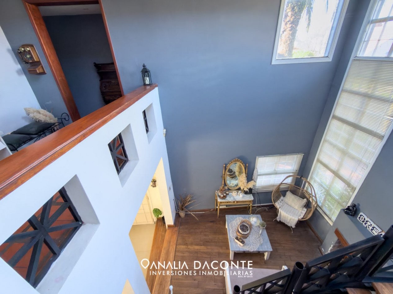 Gran chalet 5 amb con parque, piscina cubierta y garage. Barrio Constitucion