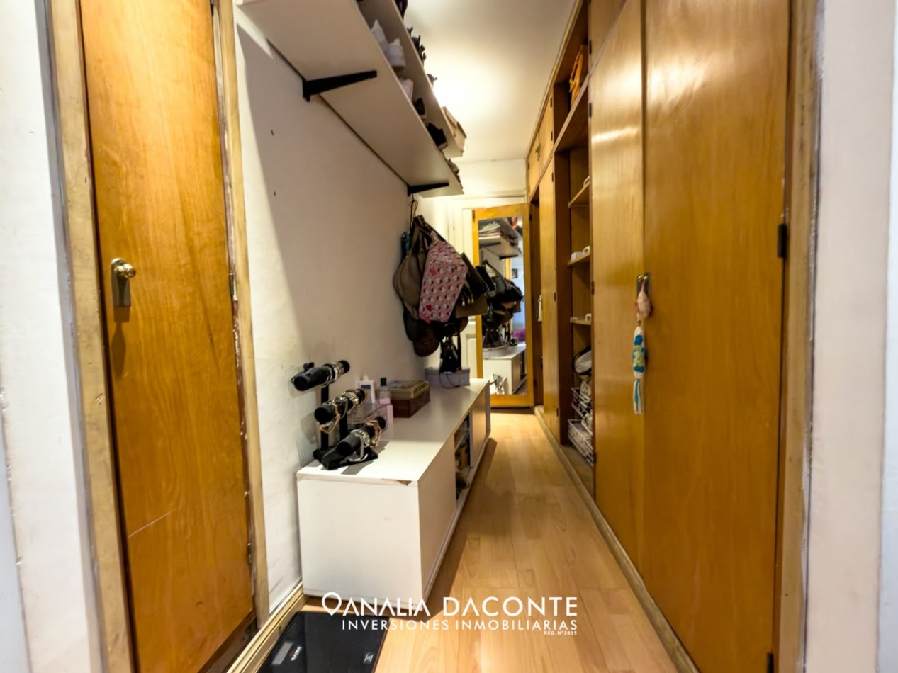 Gran chalet 5 amb con parque, piscina cubierta y garage. Barrio Constitucion