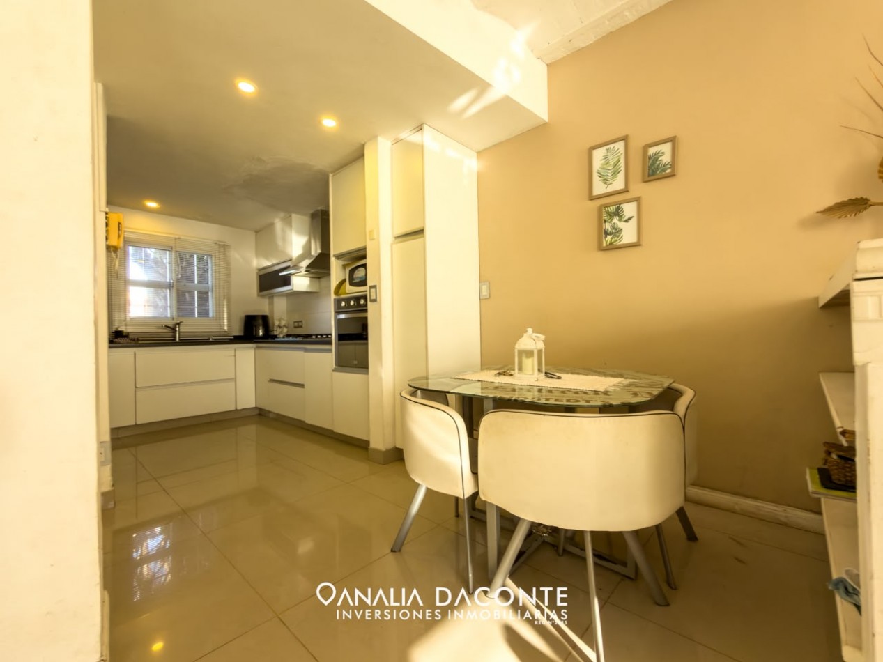 Gran chalet 5 amb con parque, piscina cubierta y garage. Barrio Constitucion