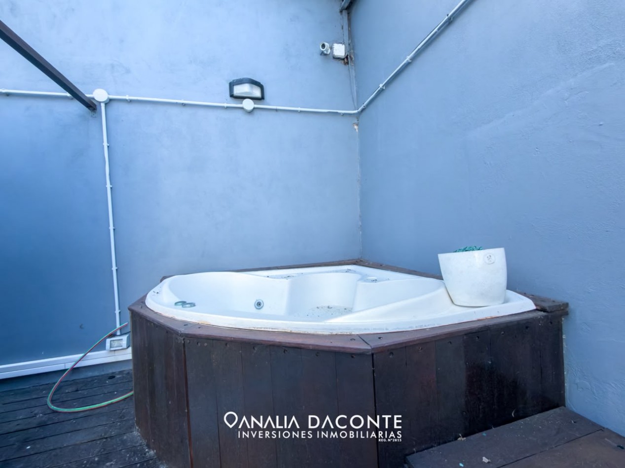 Gran chalet 5 amb con parque, piscina cubierta y garage. Barrio Constitucion